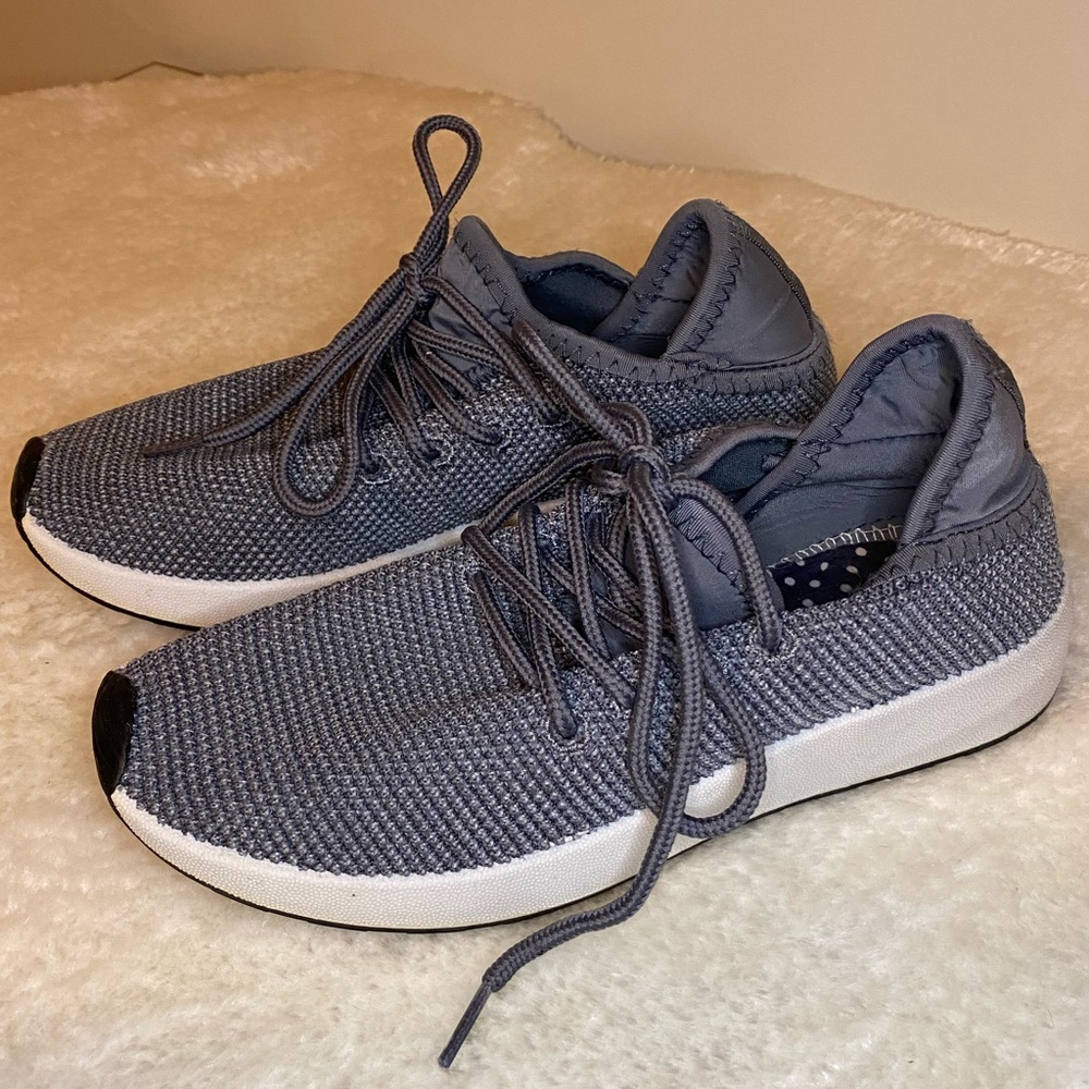 Stretchy Sneakers